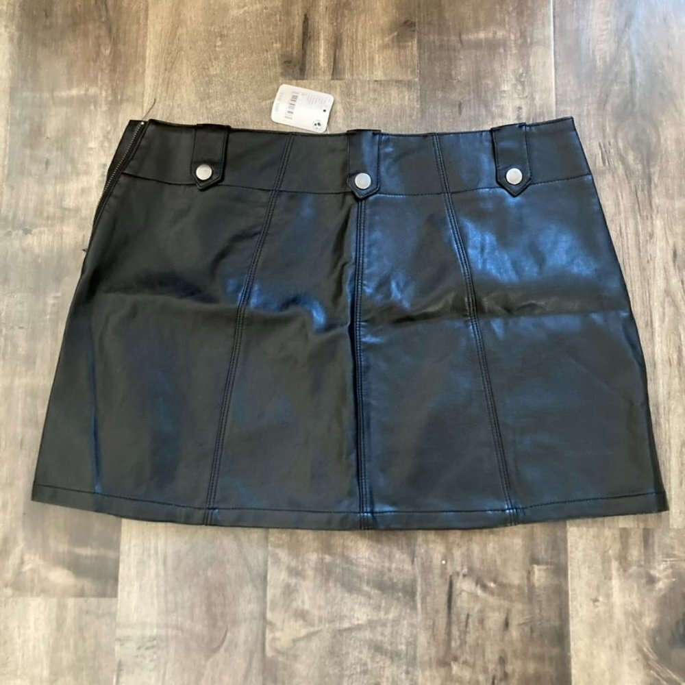 NWF We The Free Runaway Vegan Leather Mini Skirt Black Sz 30